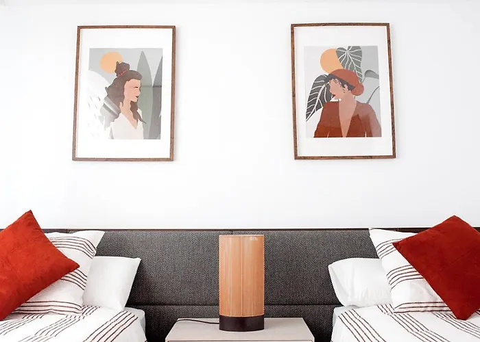 Luminoso En Cuatro Caminos Apartamento